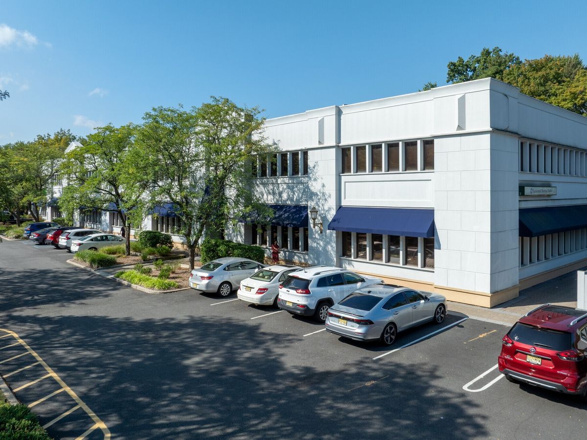 275-277 Forest Avenue building and parking
