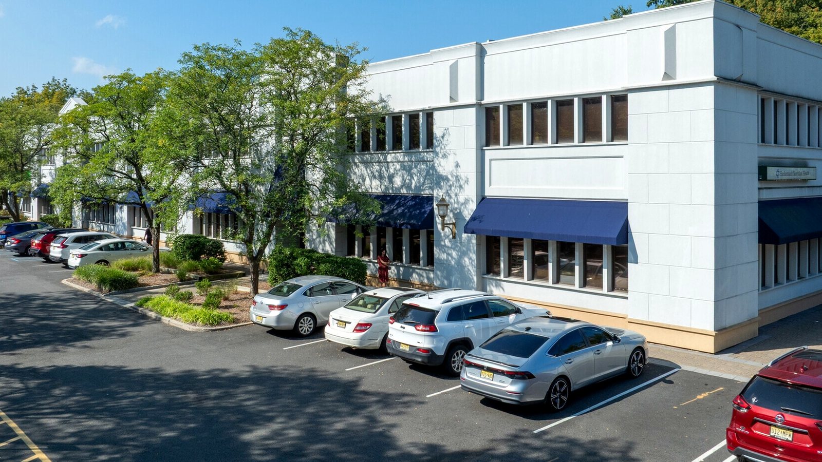 275-277 Forest Avenue building and parking